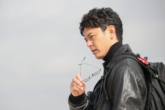 妻夫木聡/新CM「白昼の誘惑 Lが無料」篇メイキングより(提供写真)