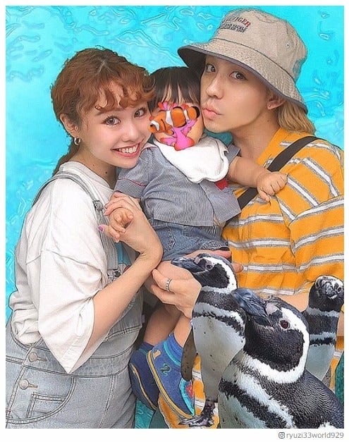 ぺこ＆りゅうちぇる、リンク君と“念願”初プリクラに反響「素敵な家族」