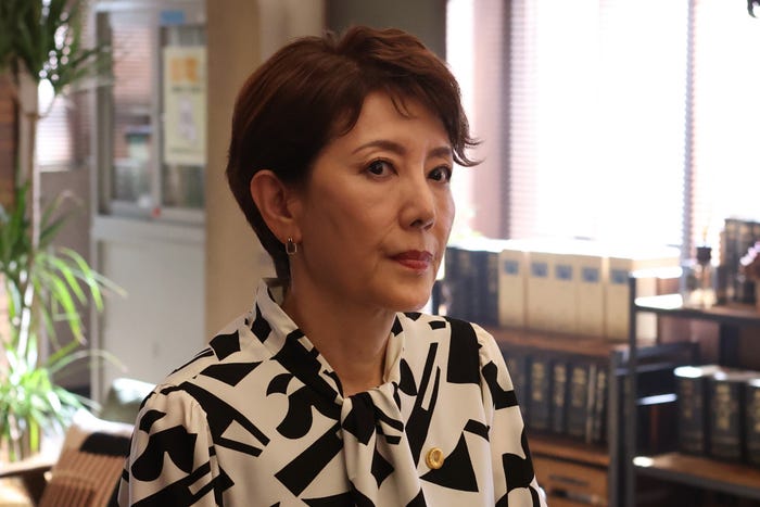 戸田恵子「うちの弁護士は手がかかる」第9話より(C)フジテレビ