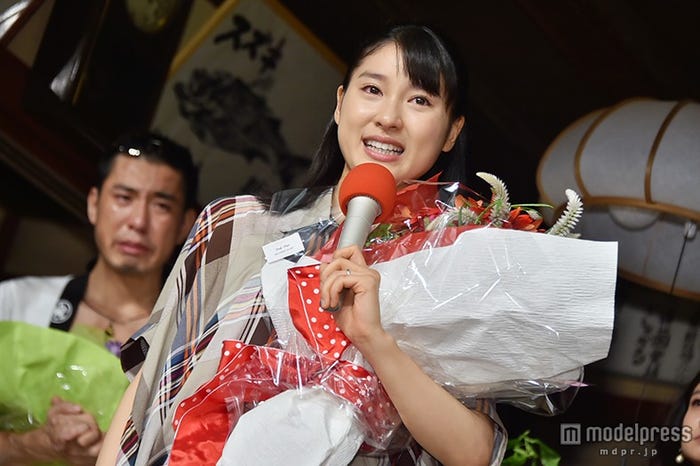 涙ながらに完走を報告する土屋太鳳