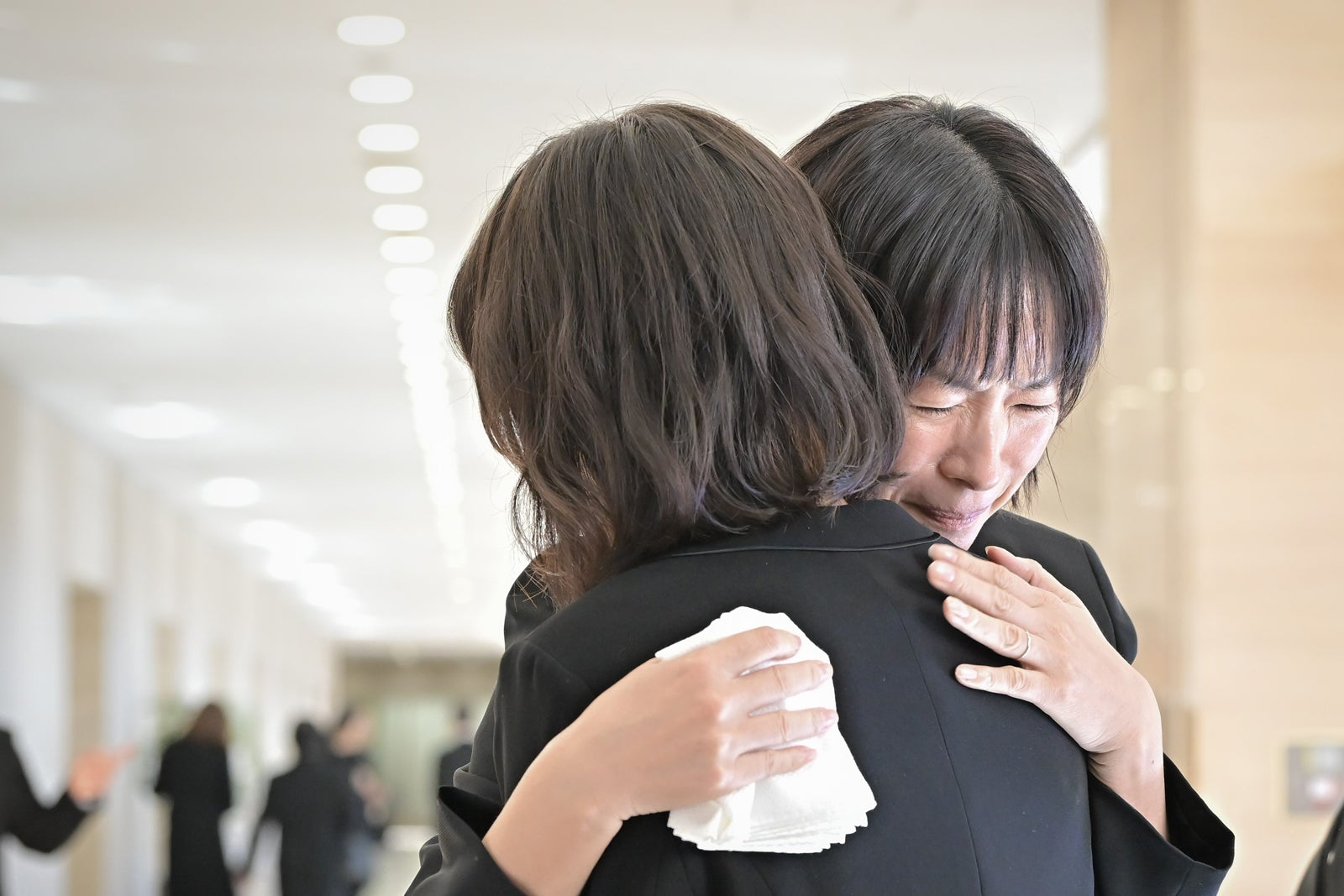 西田尚美、広瀬すず「クジャクのダンス、誰が見た？」（C）TBS