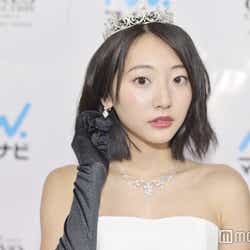モデルプレス - 武田玲奈、最先端技術のウエディングドレスを披露 ライトアップで輝き増す