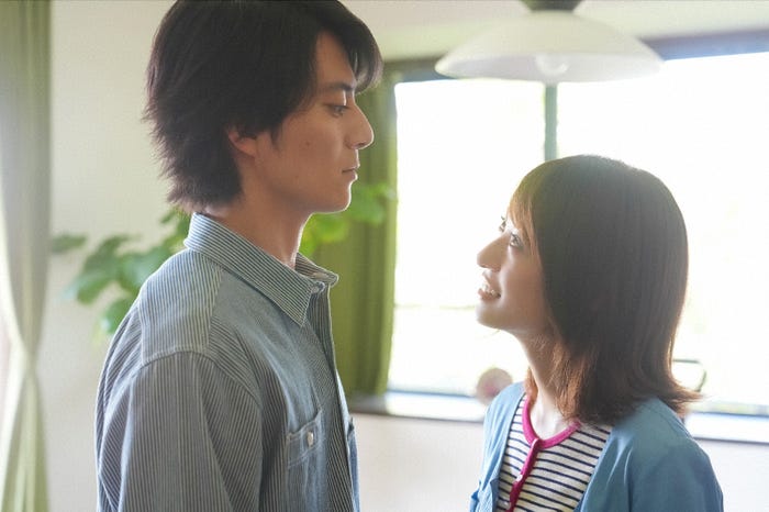 西山潤、田辺桃子「笑うマトリョーシカ」第3話より(C)TBS