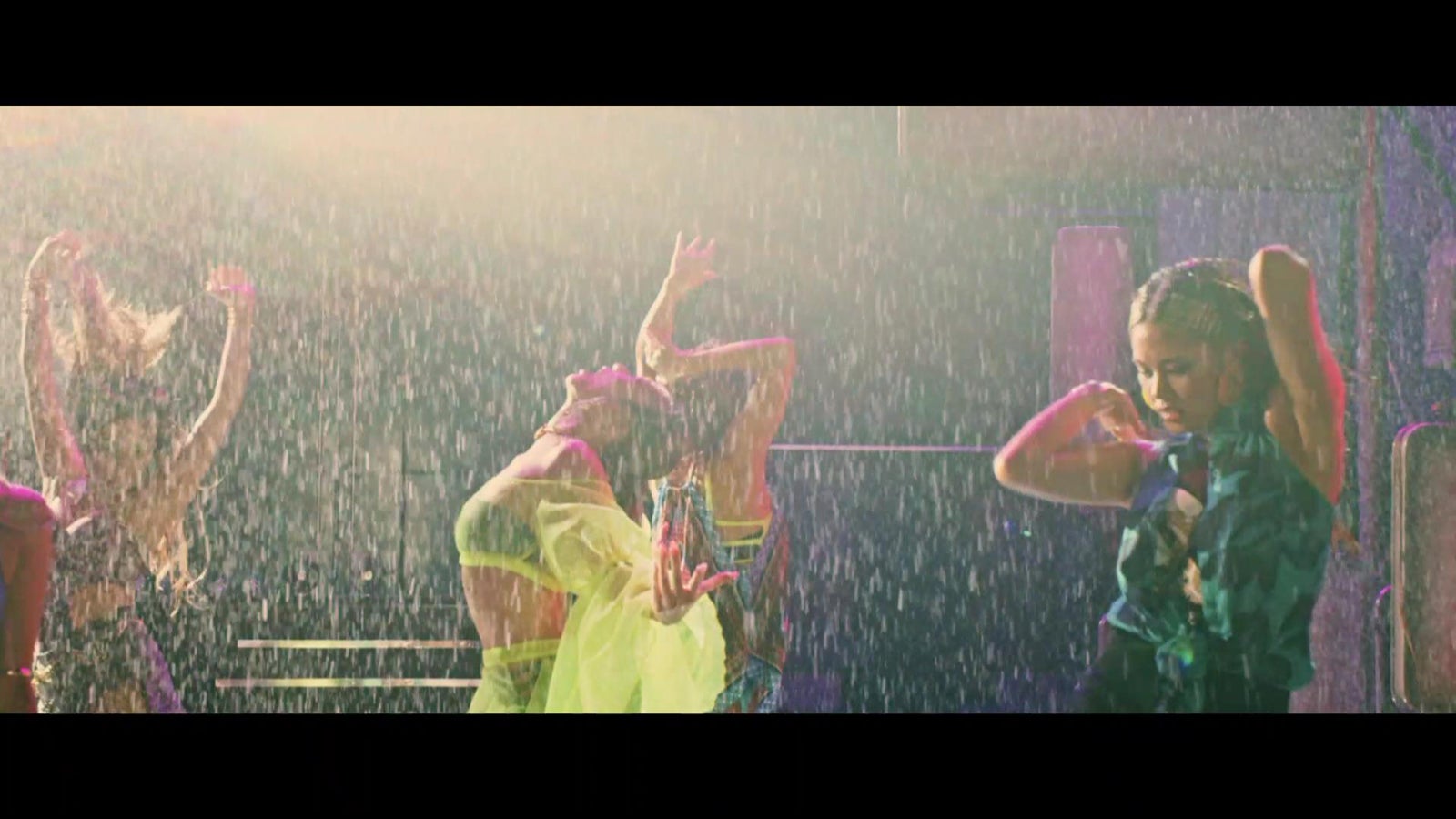 倖田來未「GOLDFINGER 2019」ミュージックビデオより（画像提供：avex）