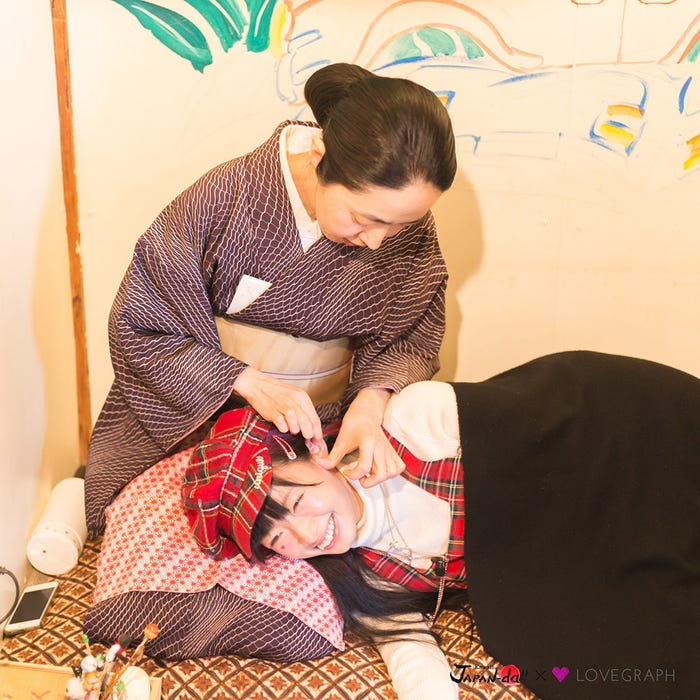 耳かきに癒やされる(写真提供:MBS)