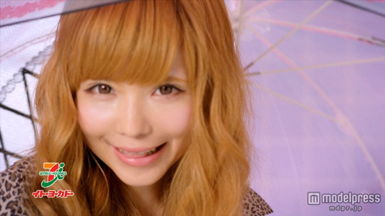 益若つばさ／新テレビCM「雨の日が待ち遠しい」篇より