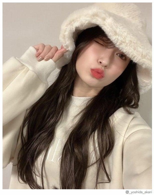 吉田朱里、エクステでスーパーロング＆暗髪にイメチェン「色気増した」「女神」と反響