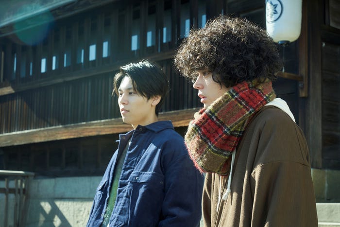 (左から)萩原利久、菅田将暉(C)田村由美/小学館(C)2023 フジテレビジョン 小学館 TopCoat 東宝 FNS27社