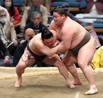 炎鵬が2年ぶり関取復帰に前進、先場所苦杯の相手にリベンジで勝ち越し「悔しさは土俵でしか返せない」【大相撲春場所】
