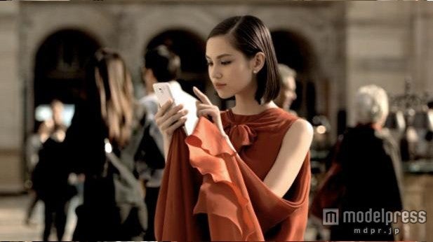 水原希子が出演するCM「快速ダウンロード編」