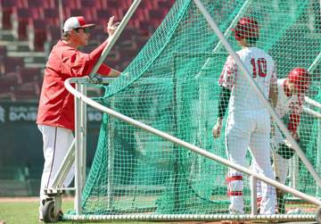 広島・新井監督 異例の移動日練習決行「しっかり練習しようと」 リーグワースト打率＆総得点打破へ 打撃特化メニューで小園ら振り込み