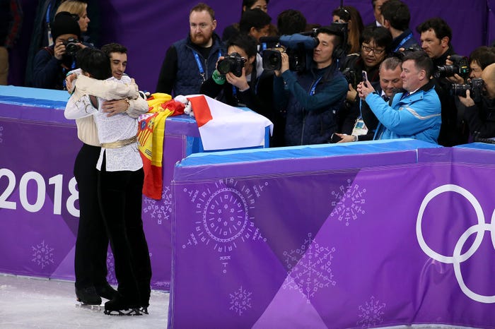 羽生結弦 ハビエル フェルナンデスに抱きつき涙 同門コンビの絆に感動広がる 平昌五輪 モデルプレス 羽生結弦 ハビエル フェルナンデスに抱きつき涙 同門コンビの絆に感動広がる 平昌五輪 モデルプレス
