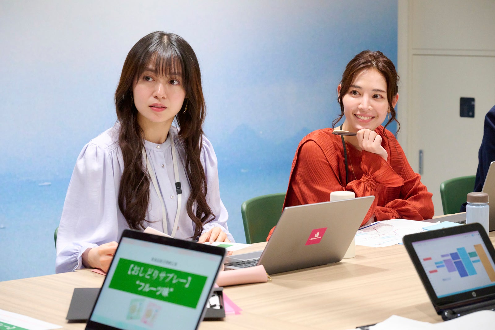 田辺桃子、吉谷彩子「きみは面倒な婚約者」第2話より（C）椎野翠・兎山もなか／白泉社（Love Jossie）／テレビ朝日