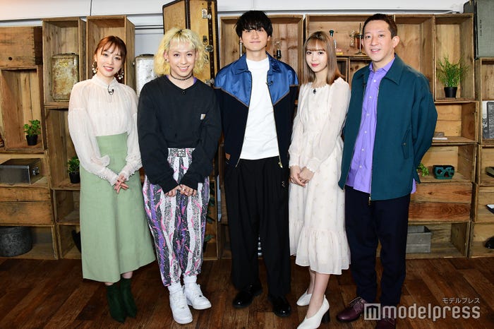 左から:神部美咲、りゅうちぇる、小関裕太、藤田ニコル、高橋茂雄 (C)モデルプレス