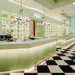 プラダ カフェ(C)StudioVF17 (C)PRADA