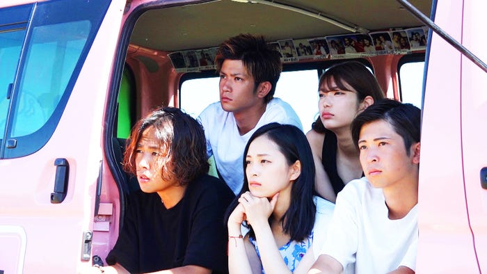 告白の結果を見守るメンバー「あいのり:Asian Journey」シーズン2第17話より(C)フジテレビ