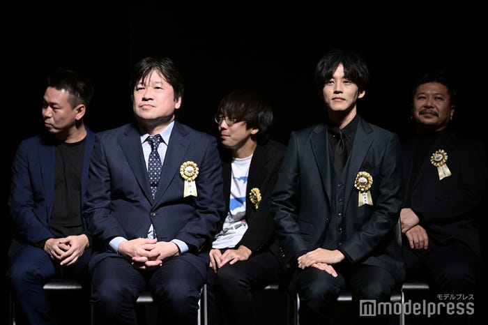 佐藤二朗、松坂桃李 (C)モデルプレス