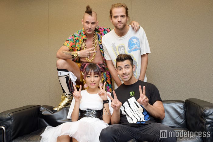 DNCE(左上時計回り)コール・ホイットル、ジャック・ローレス、ジョー・ジョナス、ジンジュ・リー(C)モデルプレス
