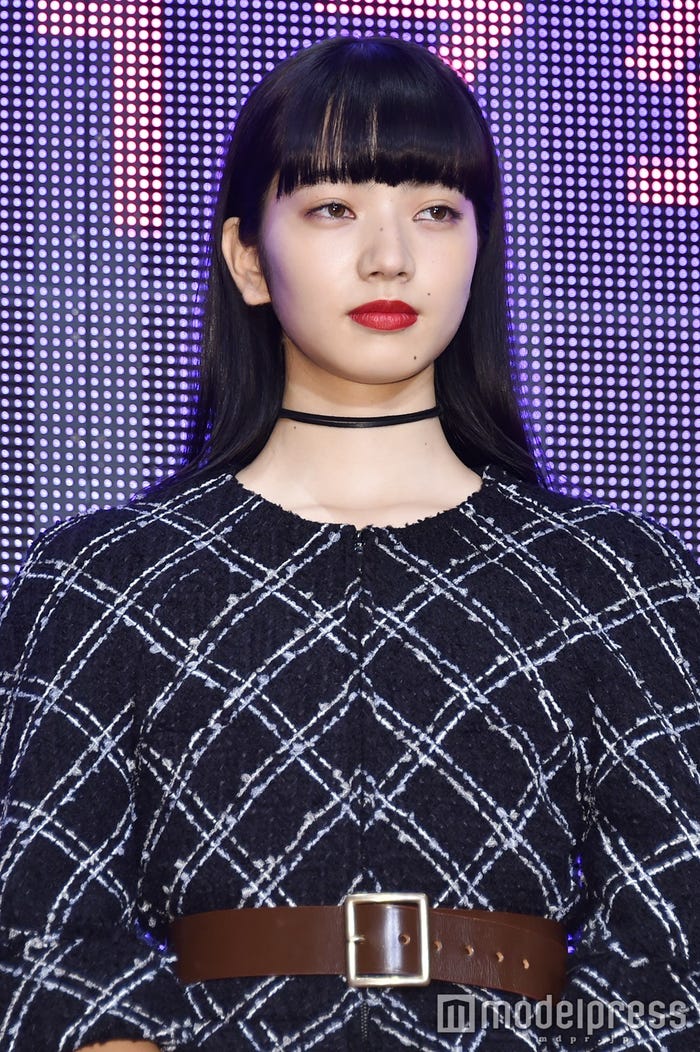 ロングヘア時代の小松菜奈(C)モデルプレス