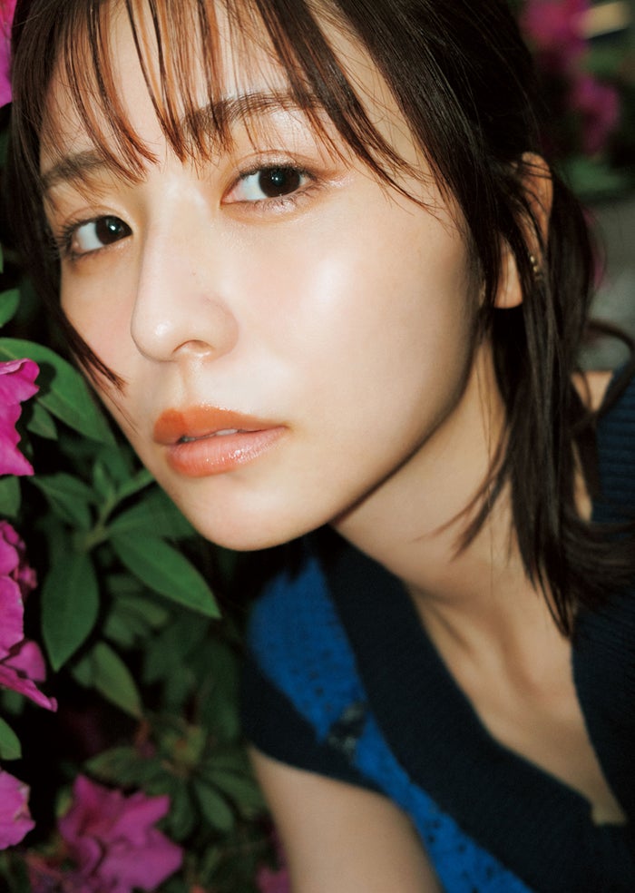 長濱ねる、キャミワンピ姿で圧倒的透明感「週刊ヤングジャンプ」2年半ぶり表紙飾る