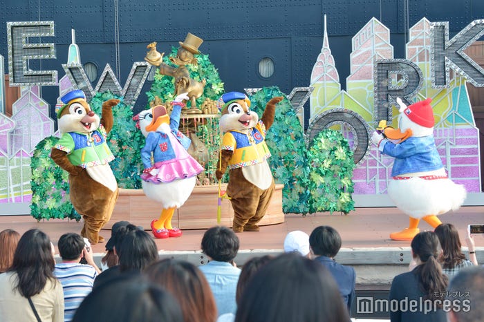 ディズニーシー 新ショー初お披露目 チップ デールのいたずらが可愛い ハロー ニューヨーク テーブル イズ ウェイティング に代わる新ショー モデルプレス ディズニーシー 新ショー初お披露目 チップ デールのいたずらが可愛い ハロー ニューヨーク テーブル イズ ウェイティング に代わる新ショー モデルプレス