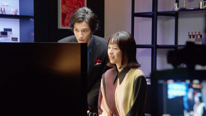 (左から)渡邊圭祐、清野菜名/ショートフィルム「Touching」メイキングカット(提供写真)