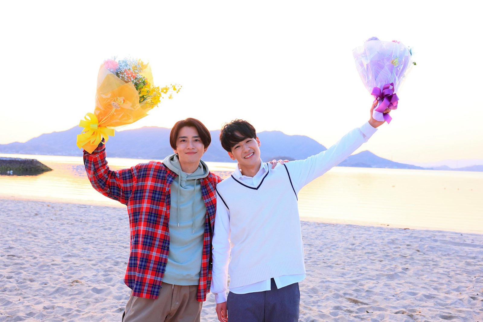 “男同士の結婚式”描くドラマでW主演・葉山奨之＆飯島寛騎、笑顔でクランクアップ「東京に帰ったら無敵な気がします」＜僕もアイツも新郎です。＞