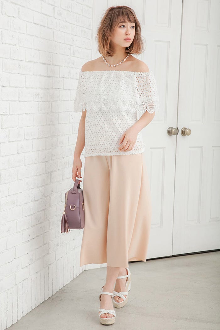 スカラップオフショルチュニック「Rusheria」2,590円(税込)/画像提供:Color