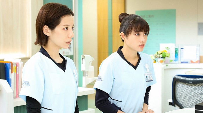 桜井ユキ、石原さとみ/「アンサング・シンデレラ 病院薬剤師の処方箋」第10話より(C)フジテレビ