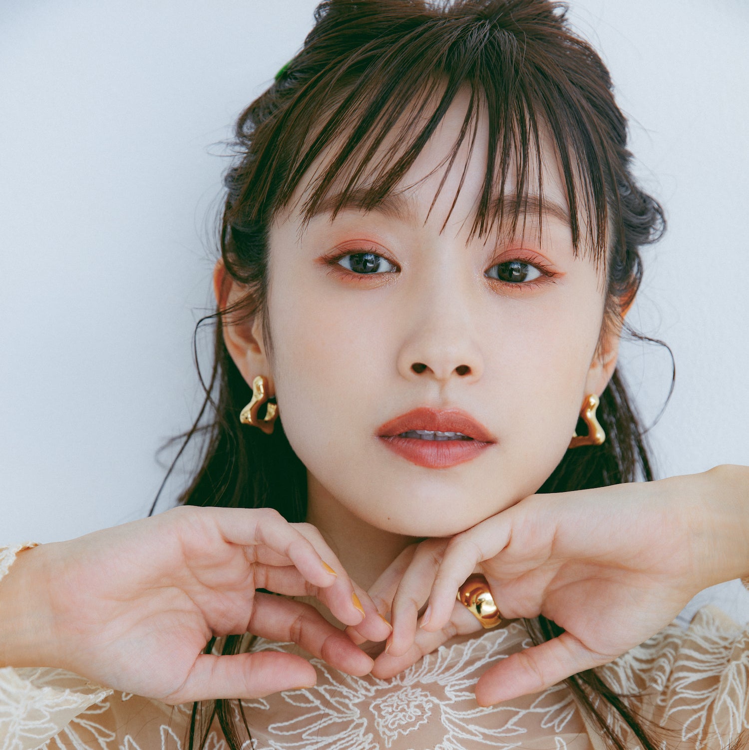 高橋愛、初のコスメプロデュース “ジェンダーニュートラル”を意識＜Aimmx＞