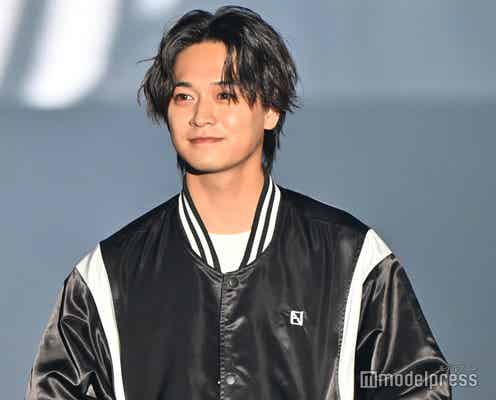 井上想良、不意打ち笑顔にキュン ブルゾンジャケットのシンプルコーデ【TGC 和歌山 2024】