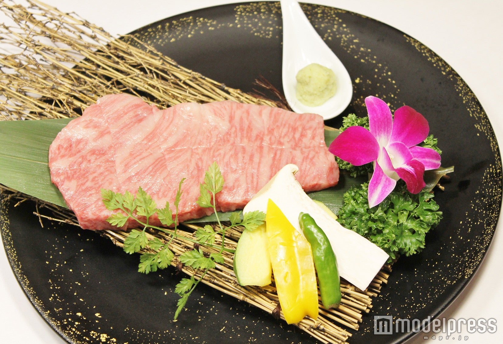 脂の甘みがとろけるサーロイン9，000円／画像提供：ネクストイノベーション