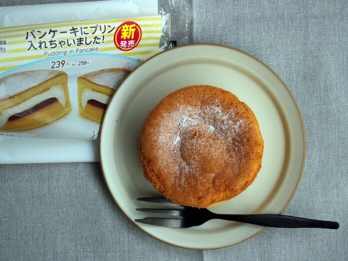 見た目はしっとりとしたスフレパンケーキのようです