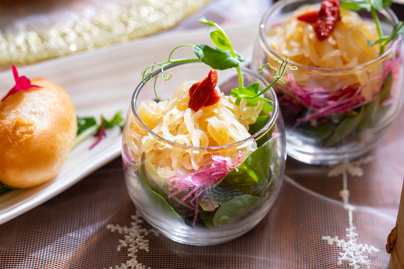 美しき妃たちの午餐会／画像提供：ヒルトン東京