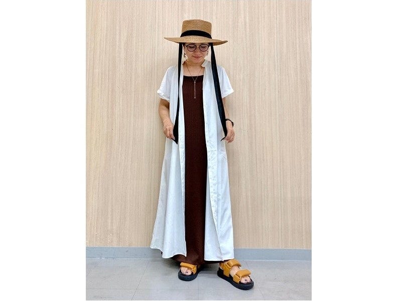 休日は前を開けてさらっと羽織るコーディネートにも　出典：StyleHint