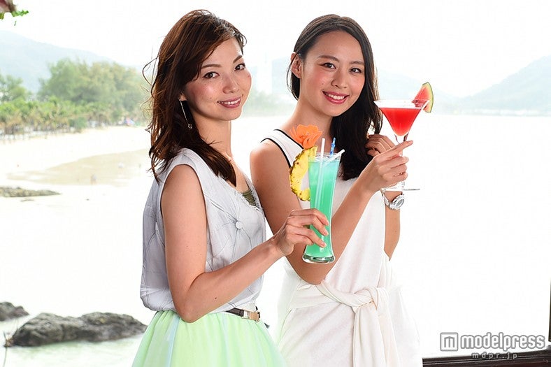 パトン湾を見ながら楽しく乾杯