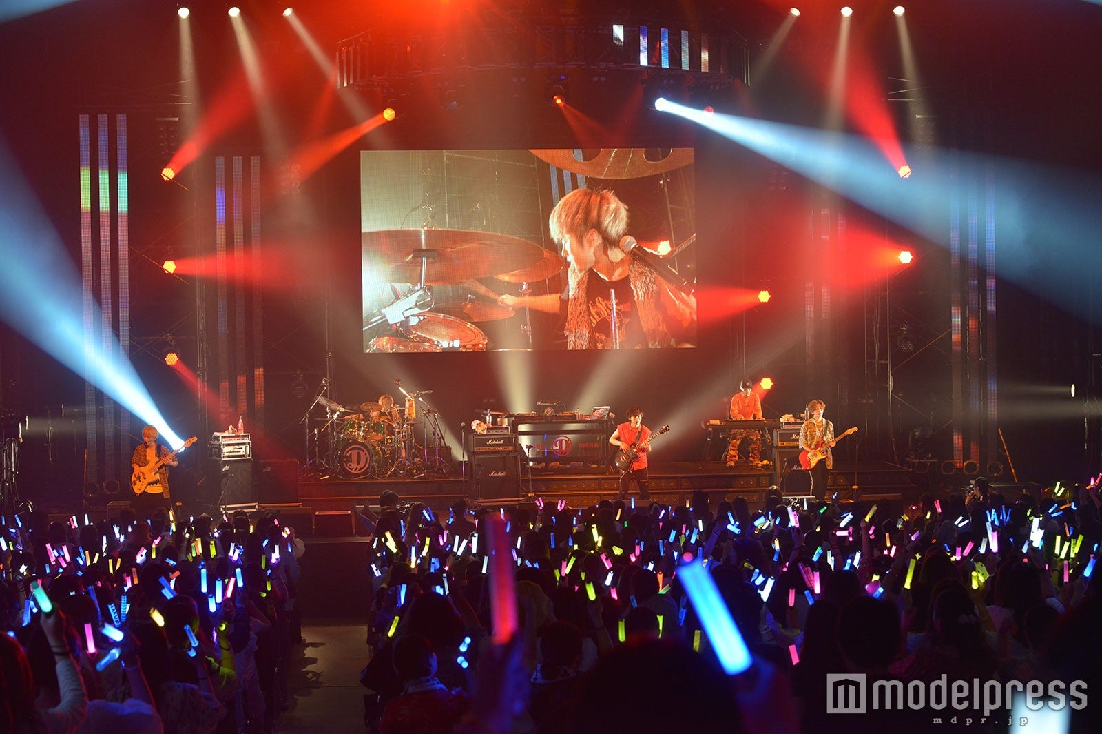ライブの様子 （C）モデルプレス