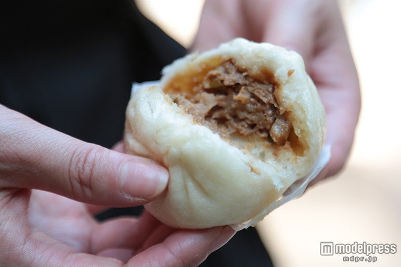 「皇朝」の肉の旨みがぎゅっと凝縮された肉まん