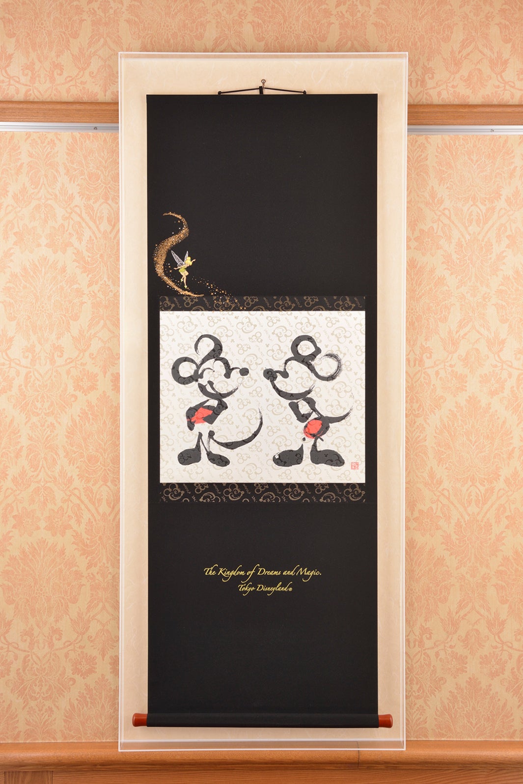 「掛け軸」￥280,000（限定28幅）／（C）Disney