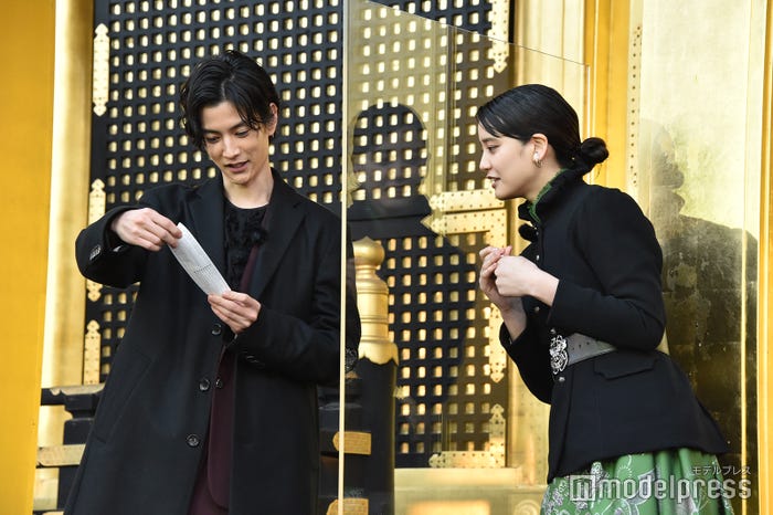 渡邊圭祐、山崎紘菜(C)モデルプレス