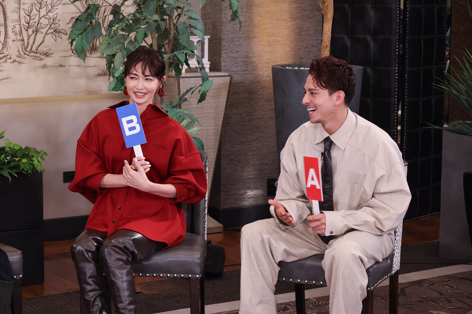 長谷川京子、満島真之介（C）カンテレ