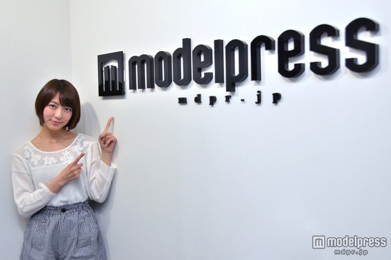 天真爛漫な笑顔で魅了する梨里杏