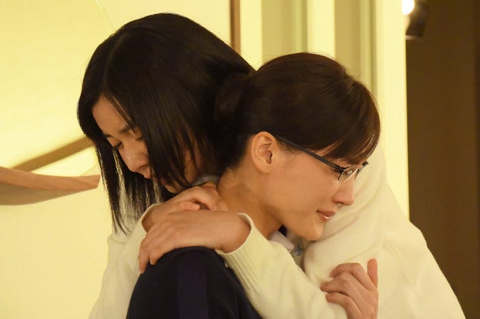 綾瀬はるか、上白石萌歌/「義母と娘のブルース」最終話より(C)TBS