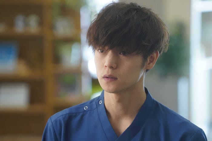 窪田正孝/「ラジエーションハウスⅡ~放射線科の診断レポート~」第2話より(C)フジテレビ