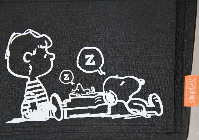 スヌーピー 保冷 ピクニックバッグ ブラック ムック本 付録 人気 おすすめ オススメ 宝島社 宝島 レビュー 開封レビュー 開封 便利 優秀 当たり 最高 傑作 バッグ スヌーピー snoopy 保冷バッグ ピクニックバッグ 黒 ブラック デザイン シュローダー