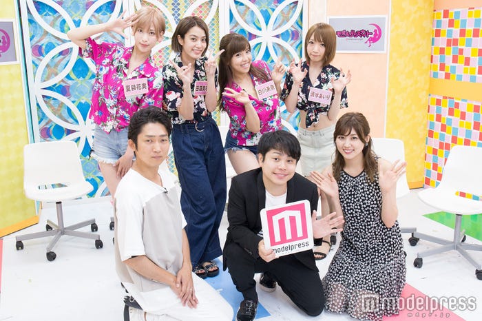 (前列左から)石田明、井上裕介、岩崎名美(後列左から)夏目花実、田森美咲、白川未奈、清水あいり (C)モデルプレス