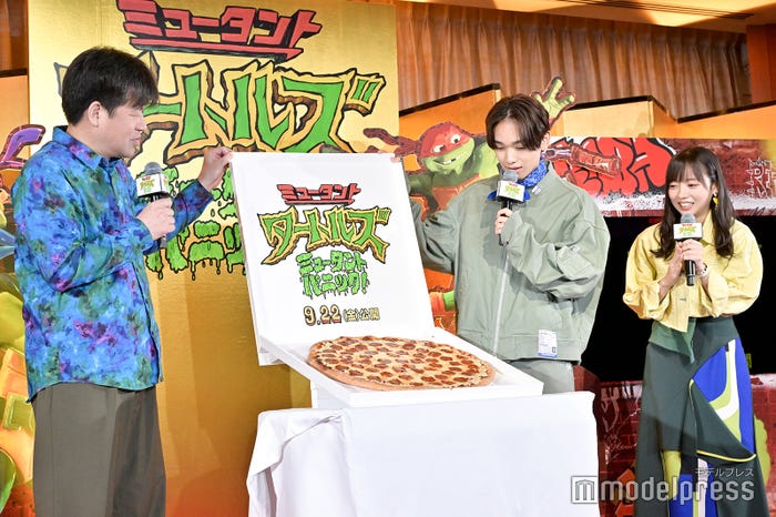 (左から)佐藤二朗、宮世琉弥、齊藤京子(C)モデルプレス