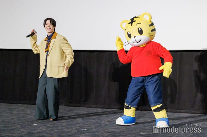 ロボロボダンス披露中の木全翔也&しまじろう(C)モデルプレス