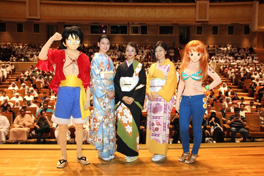 （左から）三吉彩花、満島ひかり、岡村明美（C）尾田栄一郎／2016 「ワンピース」製作委員会