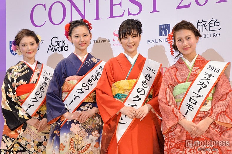 岸岡小百合さん（準クイーン）、石井沙季さん（準クイーン）、山田愛梨さん（クイーン）、伊藤千晶さん（オスカープロモーション賞）